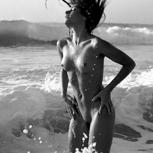 Sortie de douche, peau qui frissonne… et toi, t’es chaud ce soir ? Céleste - rencontre-BDSM-La Rochelle